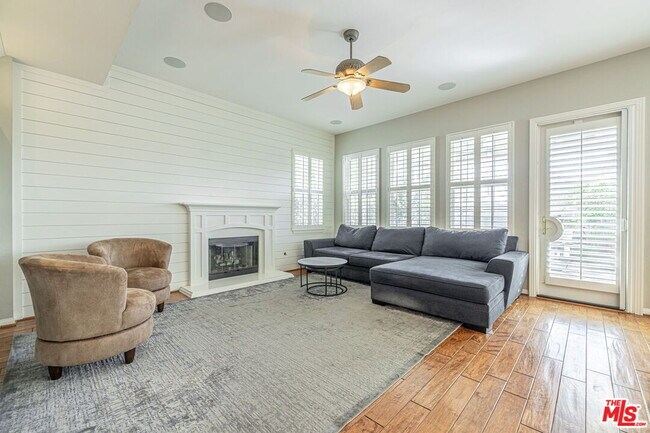 Building Photo - 23810 Bayview Ct