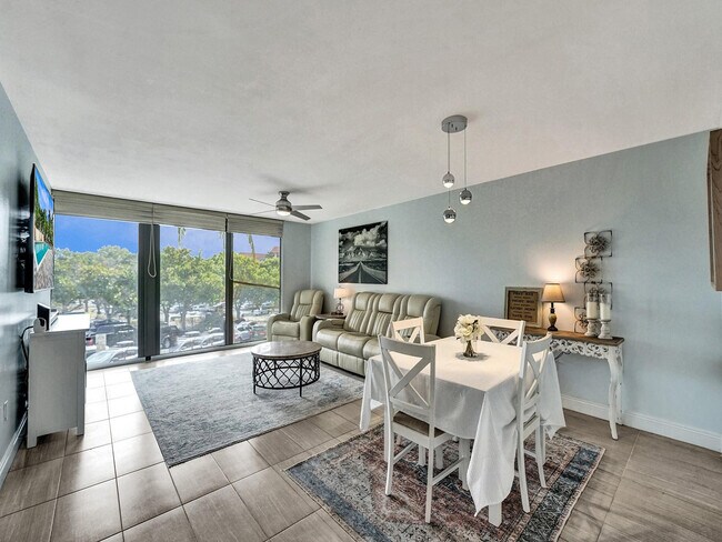 Building Photo - 1101 River Reach Dr