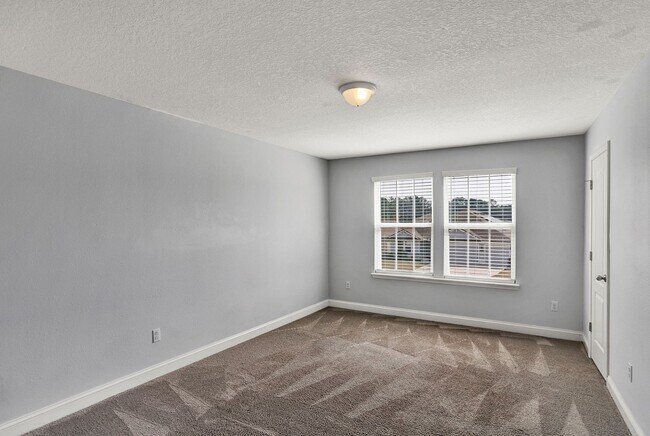 Building Photo - Beautiful 5/4 Home with Over 4k sqft, Fenced in Yard & 3 Car Garage! Pet friendly!