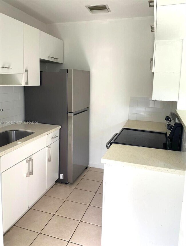 Building Photo - 922 NE 108th St