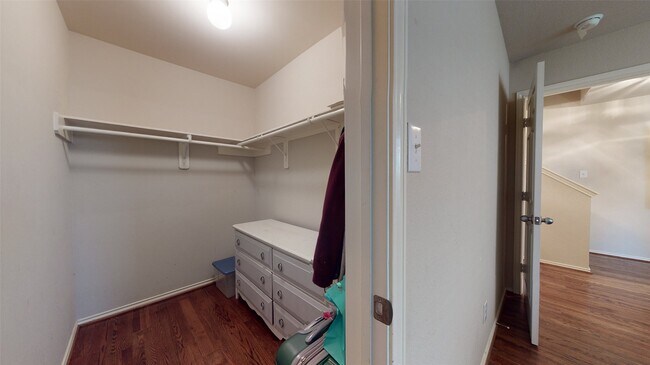 Building Photo - 1321 Paige St