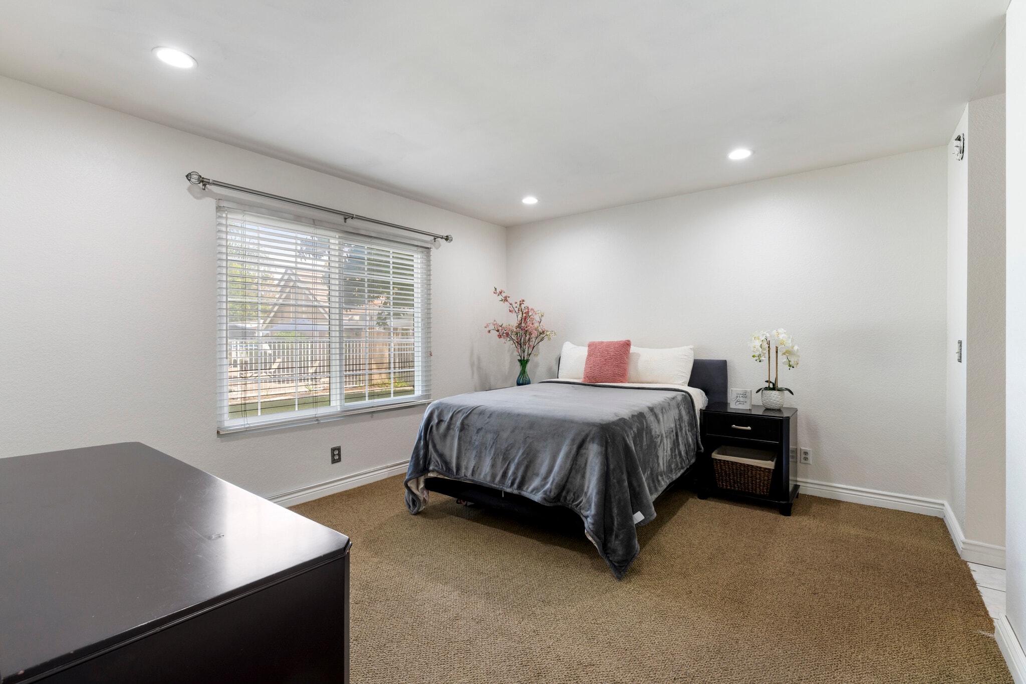 Building Photo - 3863 Thorncroft Ln