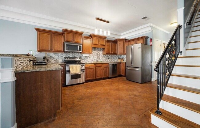 Building Photo - 2065 Peabody Ave