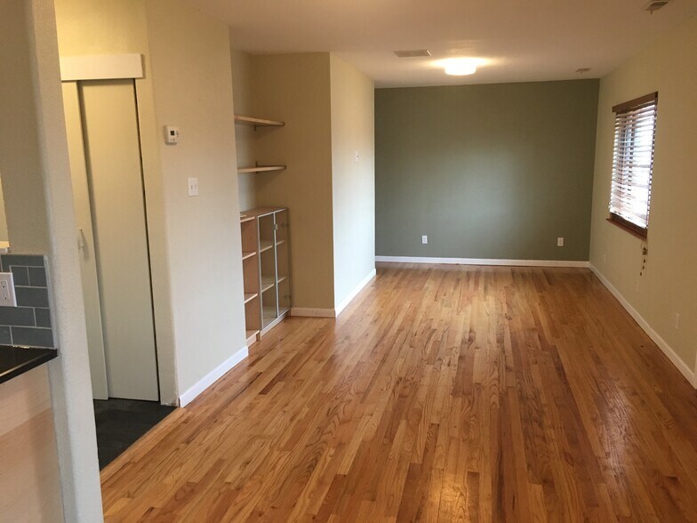 Building Photo - 2739 S Knox Ct