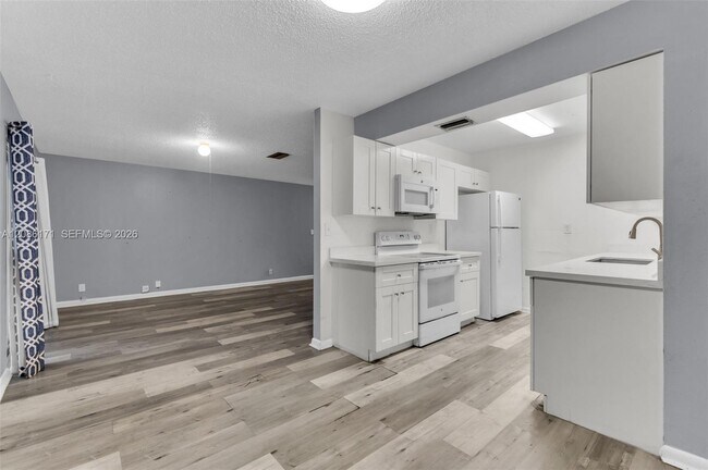 Building Photo - 608 SW 76th Terrace