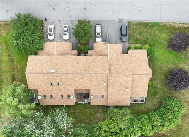 Building Photo - 75 Valley Green Ct