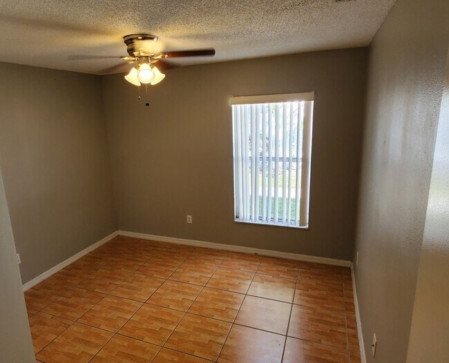 Building Photo - 2370 Harbor Town Dr