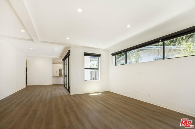 Building Photo - 538 Vernon Ave