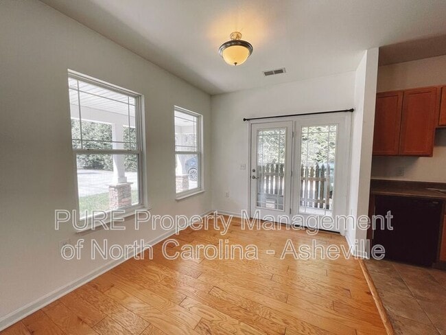 Building Photo - 277 Old Farm School Rd