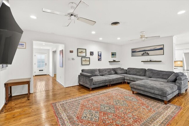 Building Photo - 722 Brock Dr