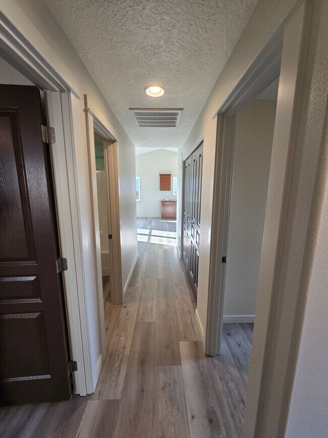 Building Photo - Charming home in NE Redmond