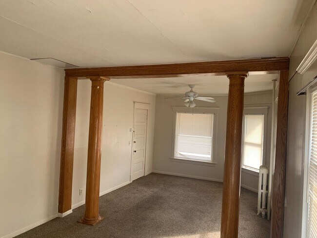 Building Photo - ***NO PET DOGS*** 2 Bedroom - All Utilities Included