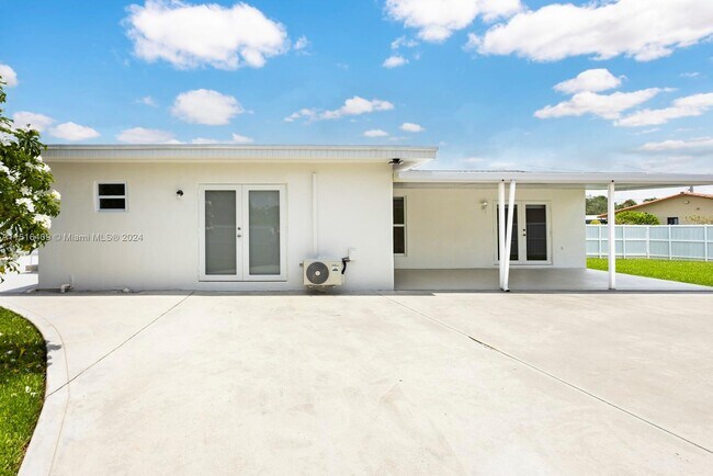 Building Photo - 10770 SW 26th St