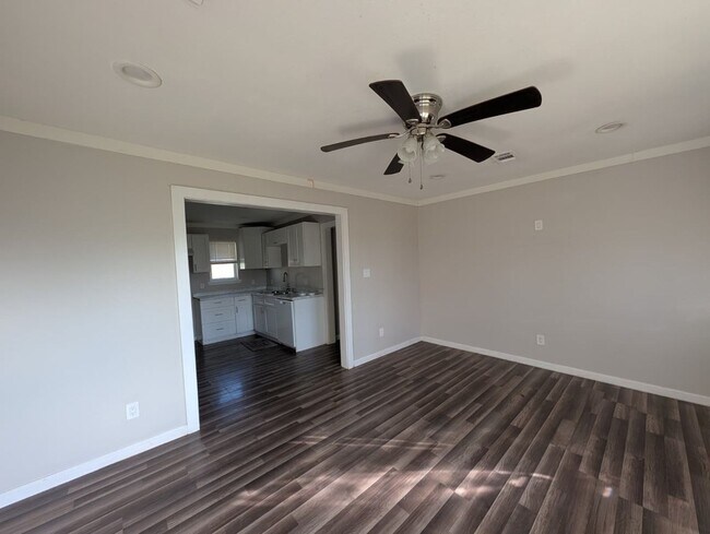 Building Photo - 4405 Pradice St