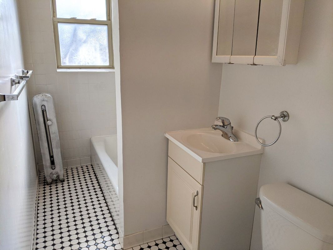 Building Photo - 908 Reba Pl