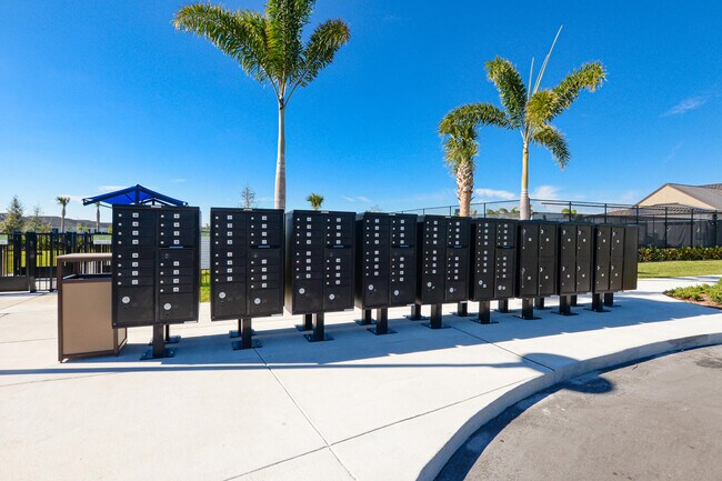 Building Photo - 6312 Cloverdale Ave