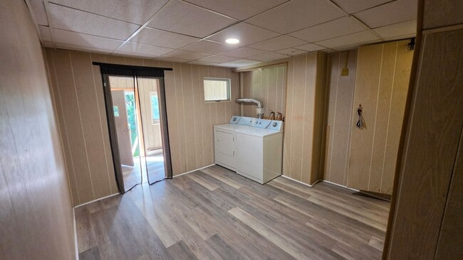 Building Photo - 2-3 bedroom, 1 bathroom