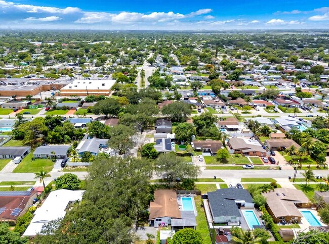 Building Photo - 7061 Coolidge St