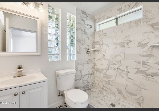 master bath - 14248 N Sarabande Way