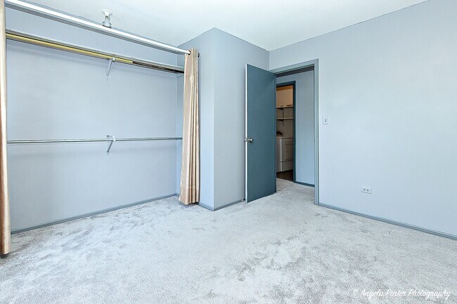 Building Photo - 1402 W Inverrary Ln