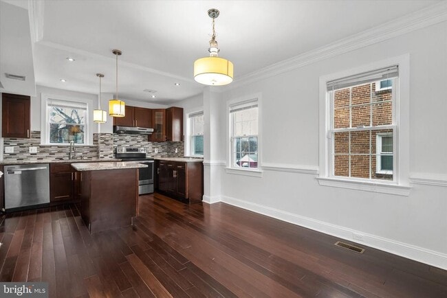 Building Photo - 1002 Chillum Rd