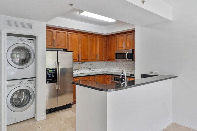 Building Photo - 1650 Galiano St