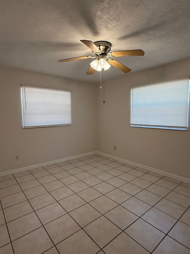 Building Photo - Melbourne Beach 2 Bedrooms 1 bath