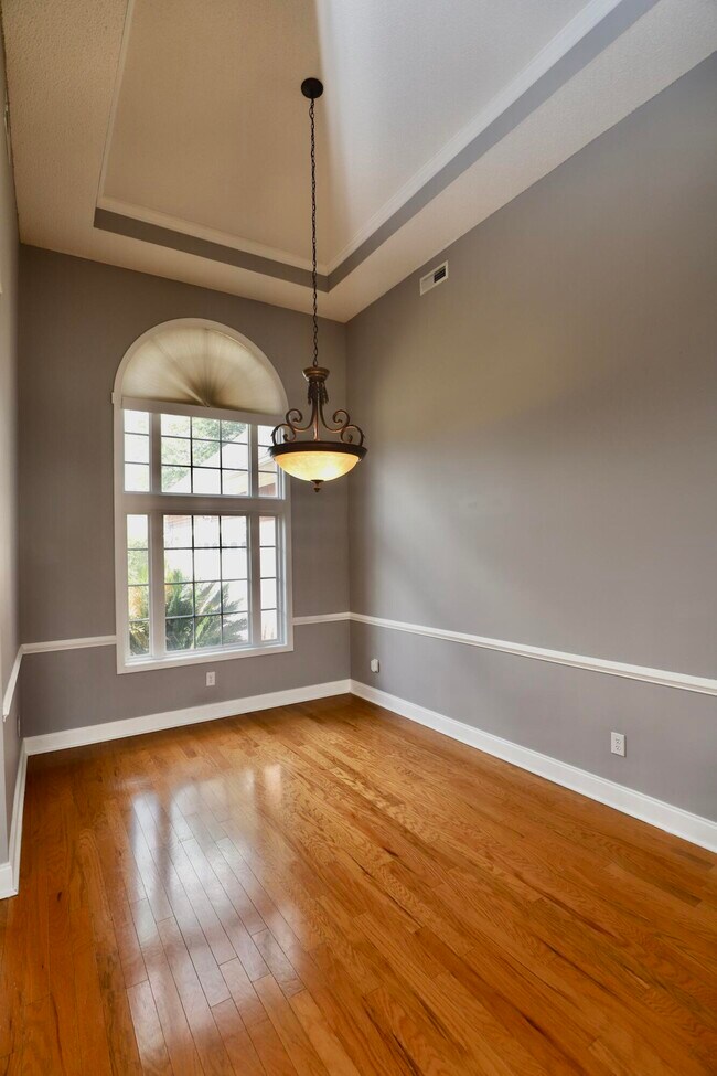 Building Photo - 1855 Beachforest Way