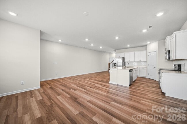 Building Photo - 410 Kenwood Vw