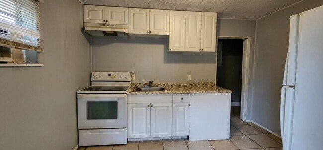 Building Photo - Upstairs Studio Apartment