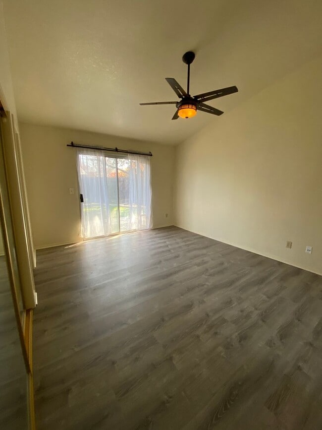 Building Photo - 3 Bedroom / 2 Bath Great Corner Lot in Travis District