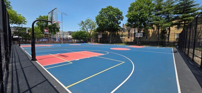 Building Photo - 589 59th St