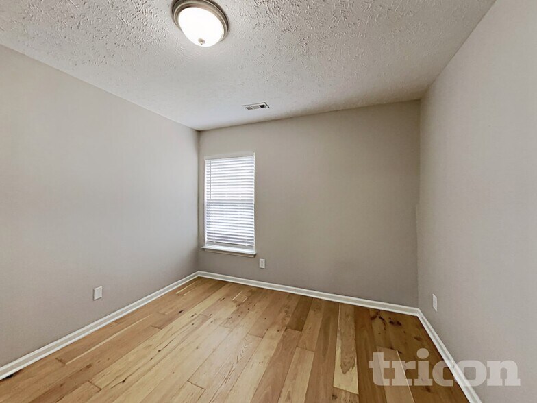 Building Photo - 4021 Deer Run Trce