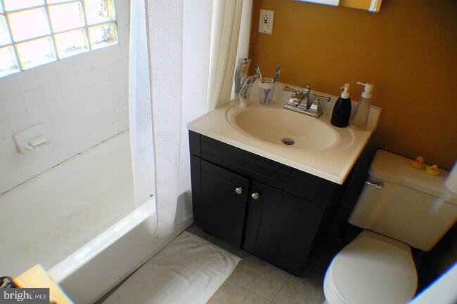 Building Photo - 2305 Madison Square