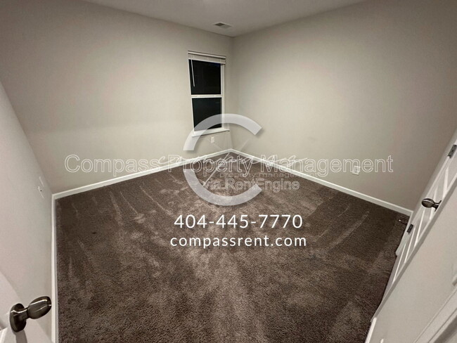 Building Photo - 112 Squarewood Ln NW