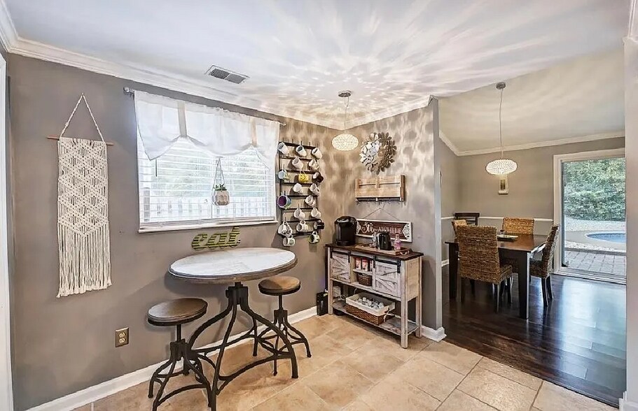 Building Photo - 621 Regency Dr