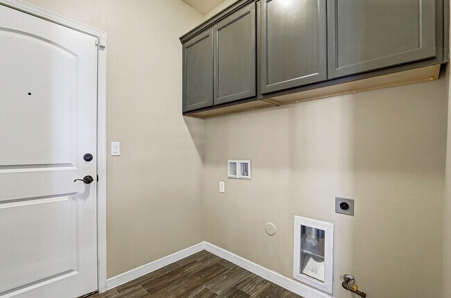 Building Photo - 2157 Honour Point Pl