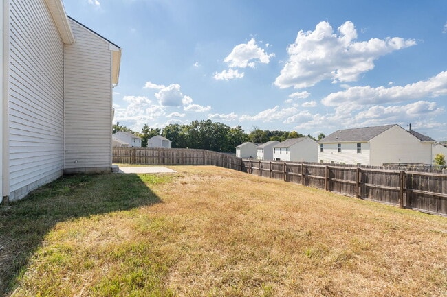 Building Photo - Spacious 4-Bedroom Home for Rent in Prime ...