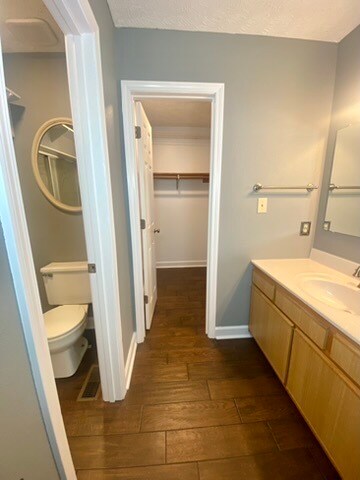 Building Photo - 5681 Pepperbush Dr