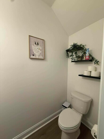 Half bathroom - 199 Kirkland St