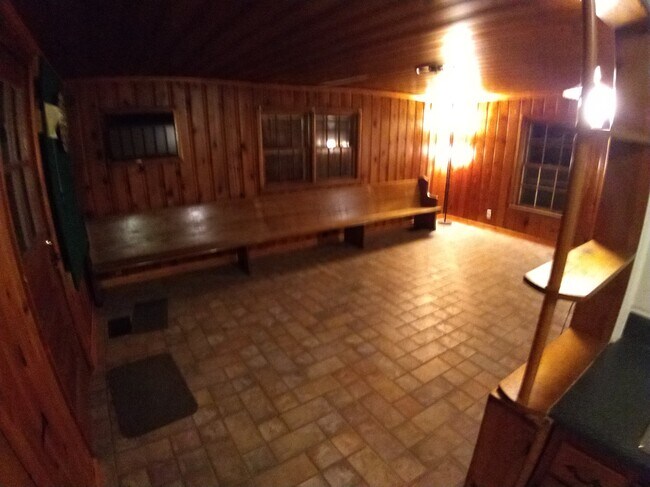 Building Photo - 2029 Stanford Dr SW