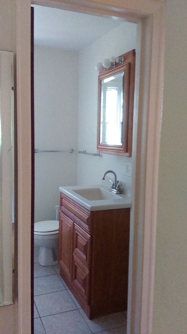 Building Photo - **August 2026****- 3 bed 2 bath - Large ba...