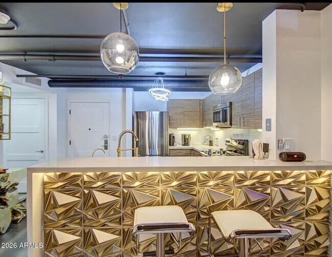 Building Photo - 535 W Thomas Rd