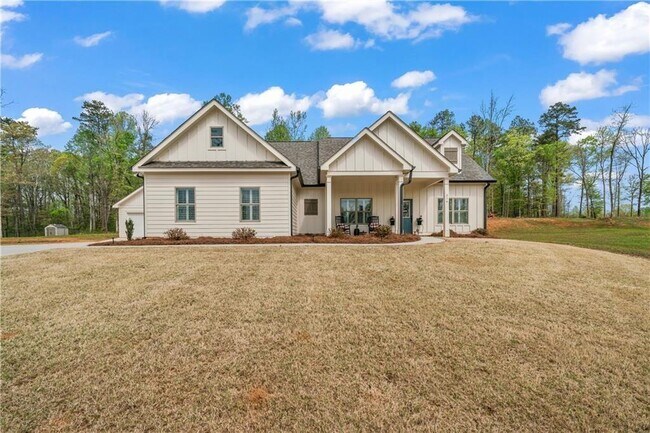 Building Photo - 214 Oakwood Dr