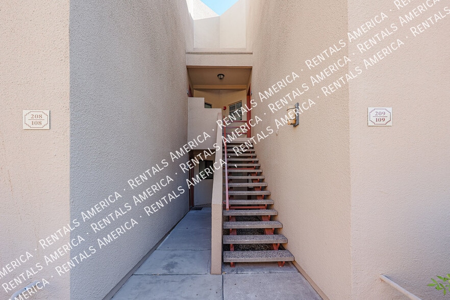 Primary Photo - 4850 E Desert Cove Ave