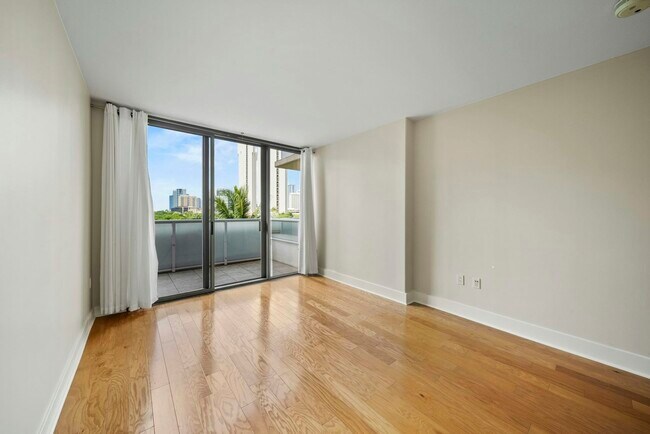 Building Photo - 1551 Ala Wai Blvd