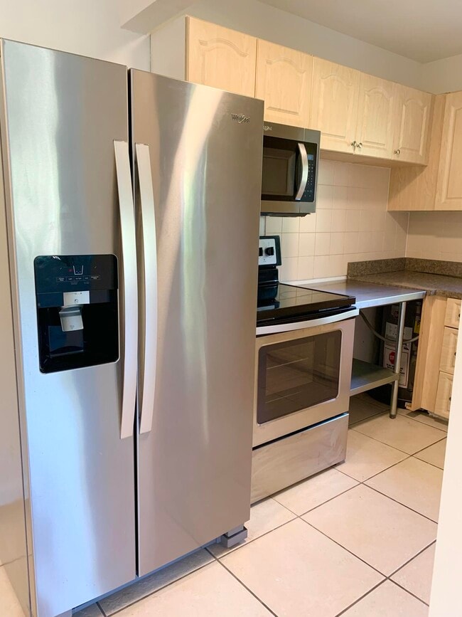 Building Photo - 39 Sussex B