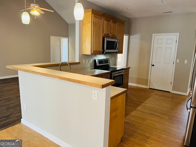 Building Photo - 50 Rock Mill Ct