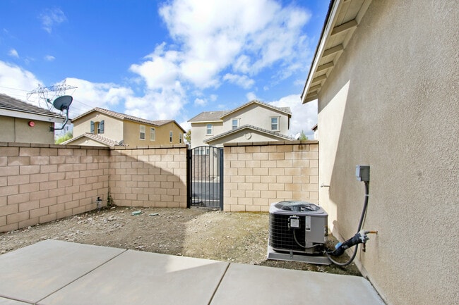 Building Photo - 5428 Novara Ave