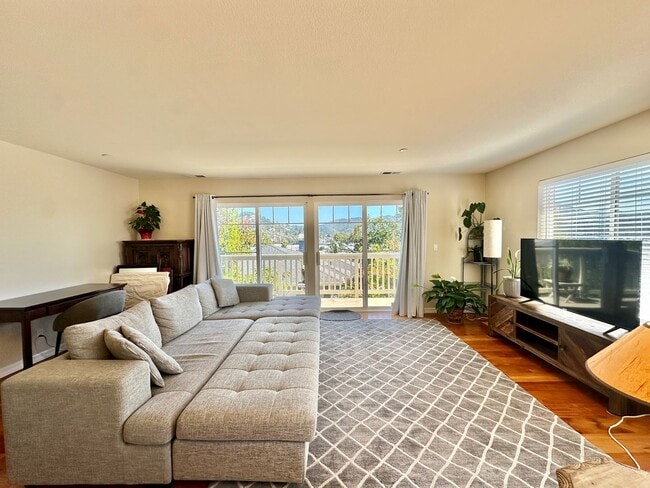 Building Photo - San Rafael Hillside Retreat